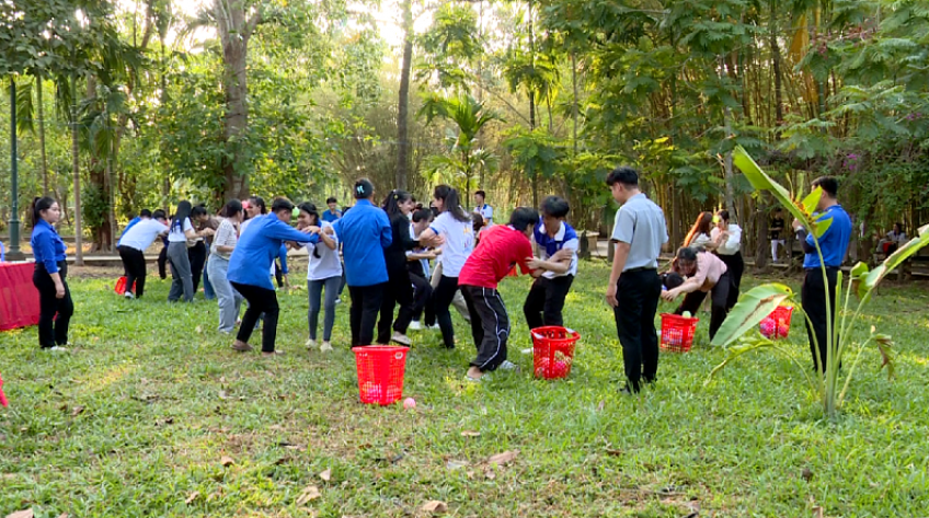 Tổ chức vui tết cổ truyền cho lưu học sinh Lào, Campuchia tại Đồng Tháp