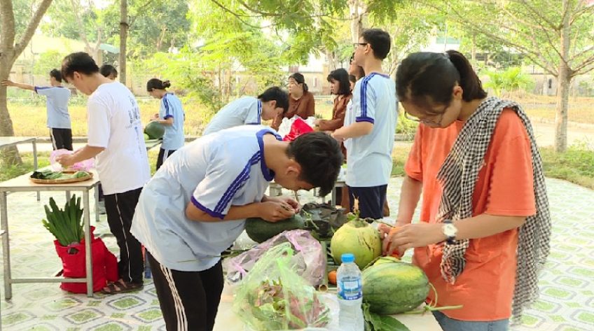 Học sinh Nguyễn Quang Diêu vui Tết Việt