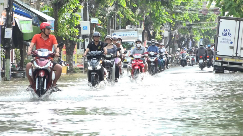 Một số tuyến đường ngập do triều cường dâng cao