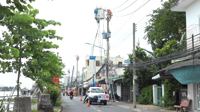 Sét đánh trúng đường điện trung thế, hàng ngàn hộ dân bị mất điện