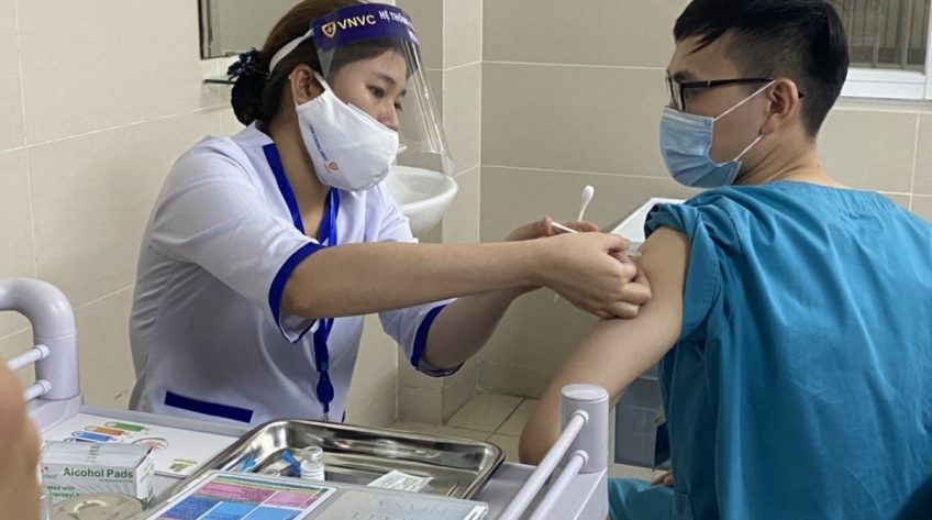 Khi nào Việt Nam tiêm vaccine COVID-19 mũi 3?