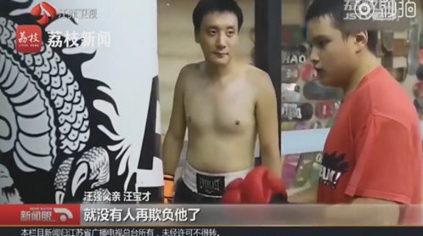 Người cha nuôi dạy con bị bại não thành nhà vô địch boxing